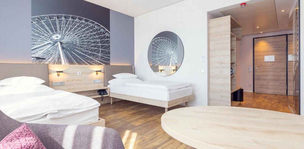 Postel nebo postele na pokoji v ubytování roomz Vienna Prater