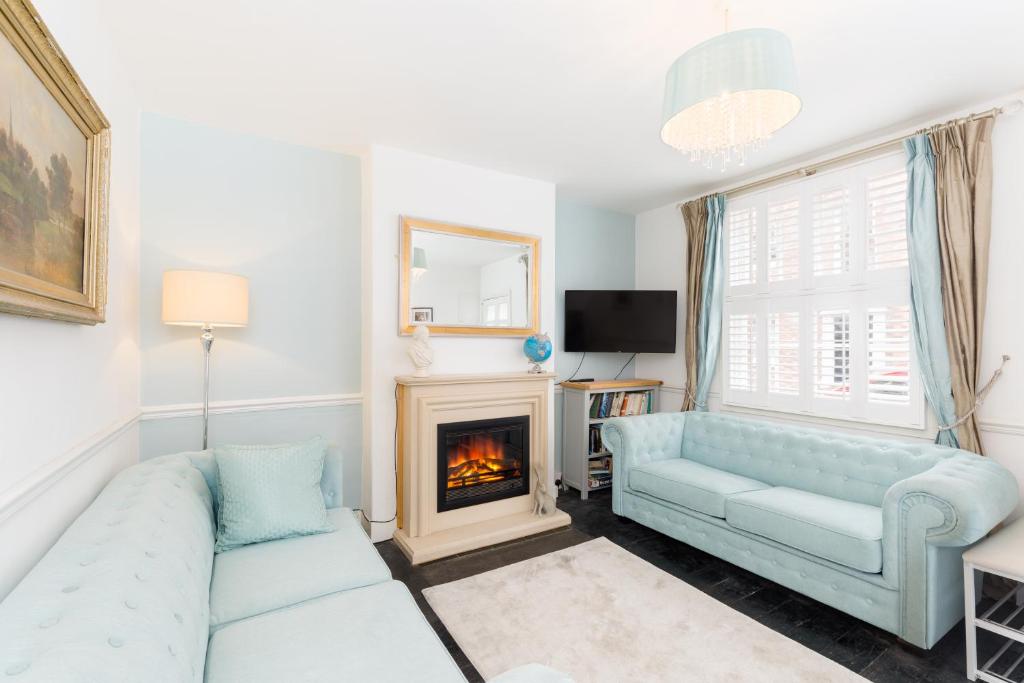 Shakespeare House Town Centre FREE Parking - 