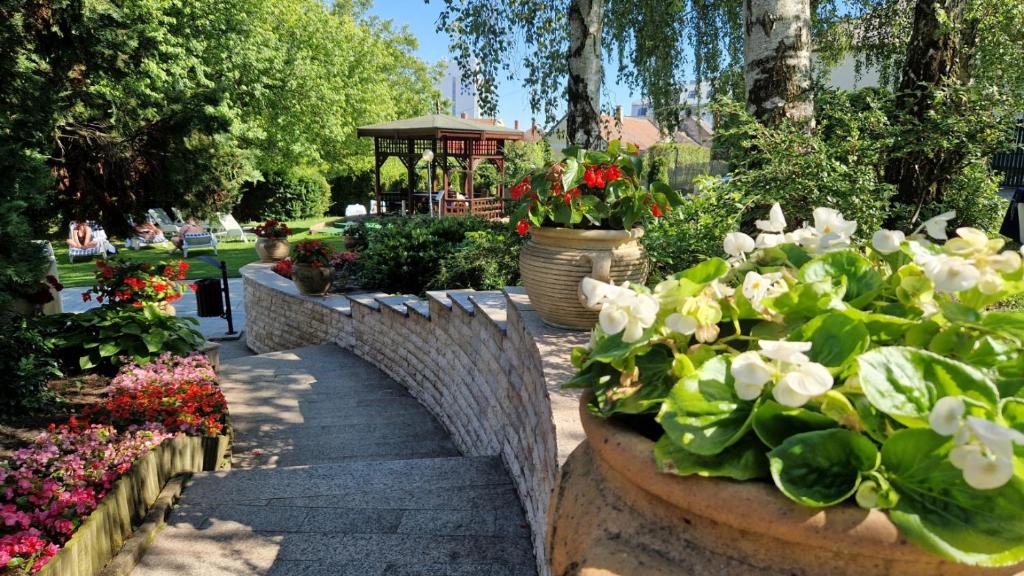Vonkajšia záhrada v ubytovaní Spa Residence Carbona 101, 307 Apartman