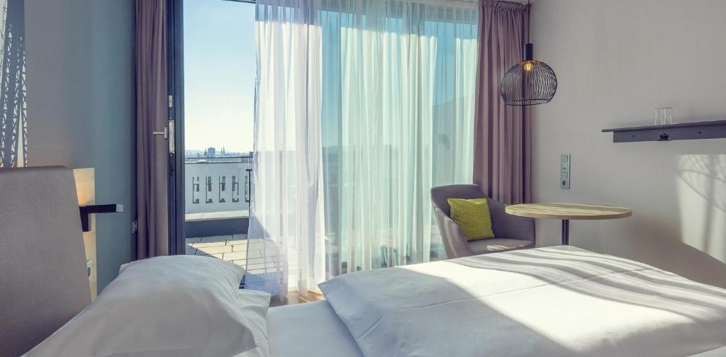 Postel nebo postele na pokoji v ubytování roomz Vienna Prater