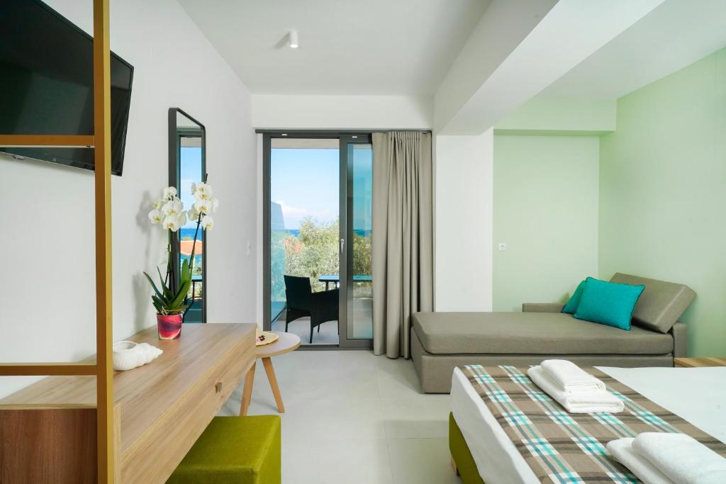 TV a/nebo společenská místnost v ubytování Miracle Suites by Klisma beach