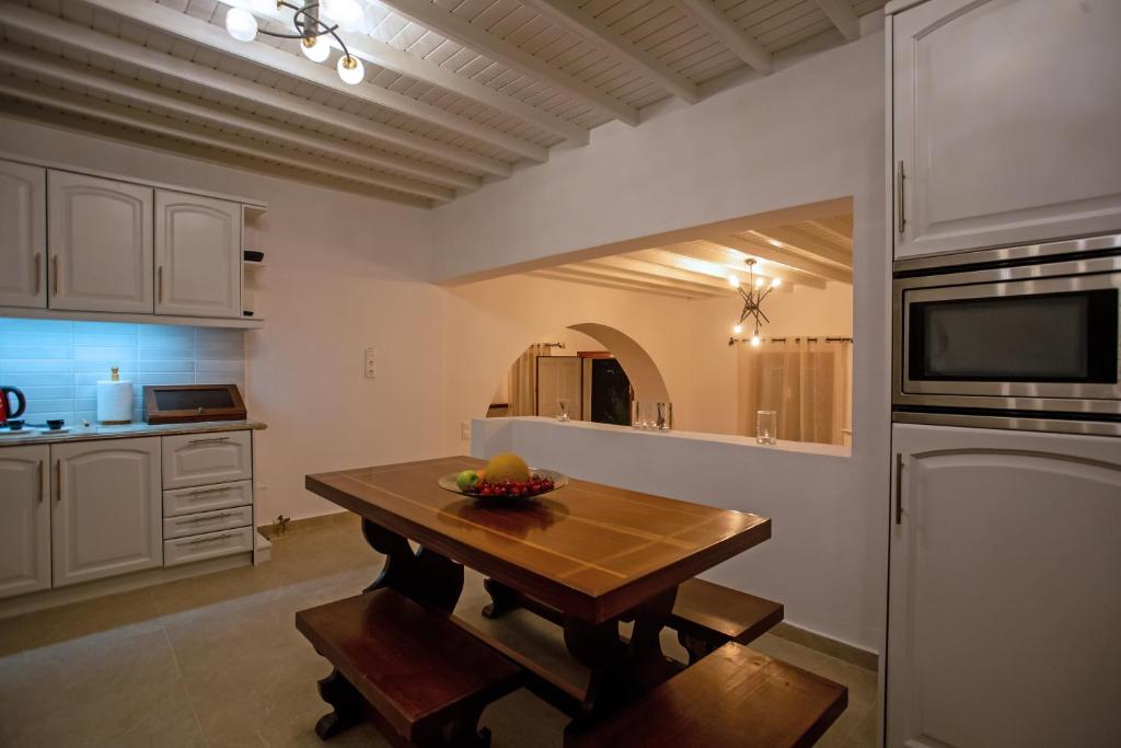 Kuchyň nebo kuchyňský kout v ubytování Villa Dimitra