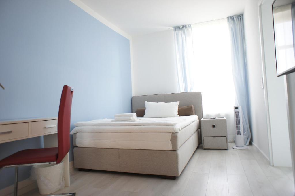 Postel nebo postele na pokoji v ubytování Hotel Böke Rheinfelden