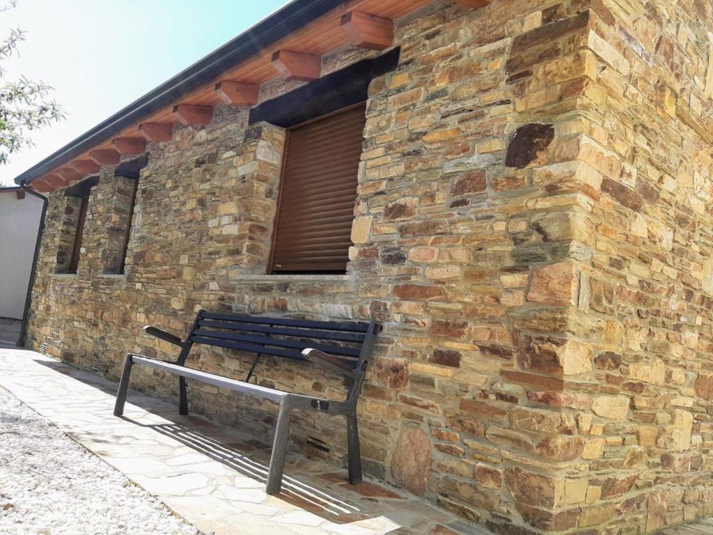 a bench sitting in front of a brick building at Vivienda Turistica in Coto