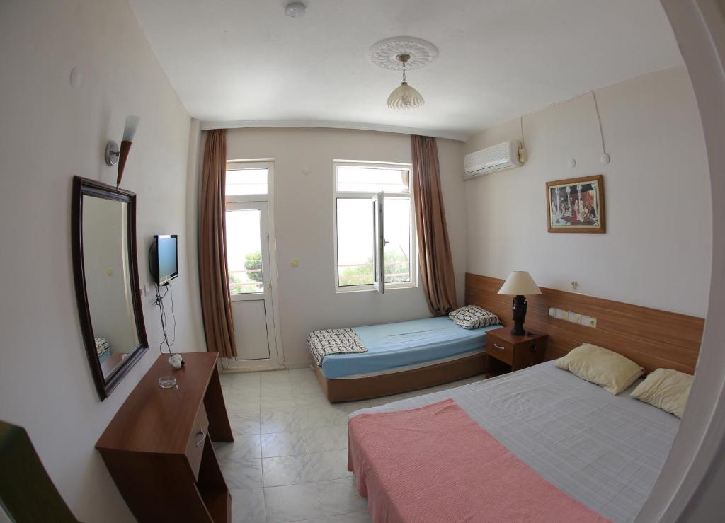 Postel nebo postele na pokoji v ubytování Mavi Cennet Camping Caravan