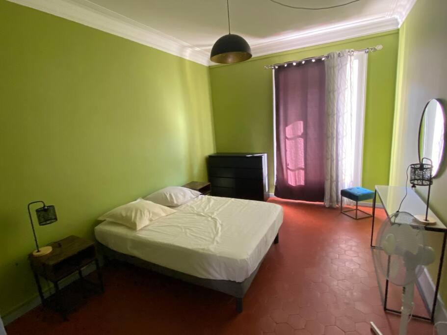 Posteľ alebo postele v izbe v ubytovaní SETE : Hyper centre piéton Haussmannien 2