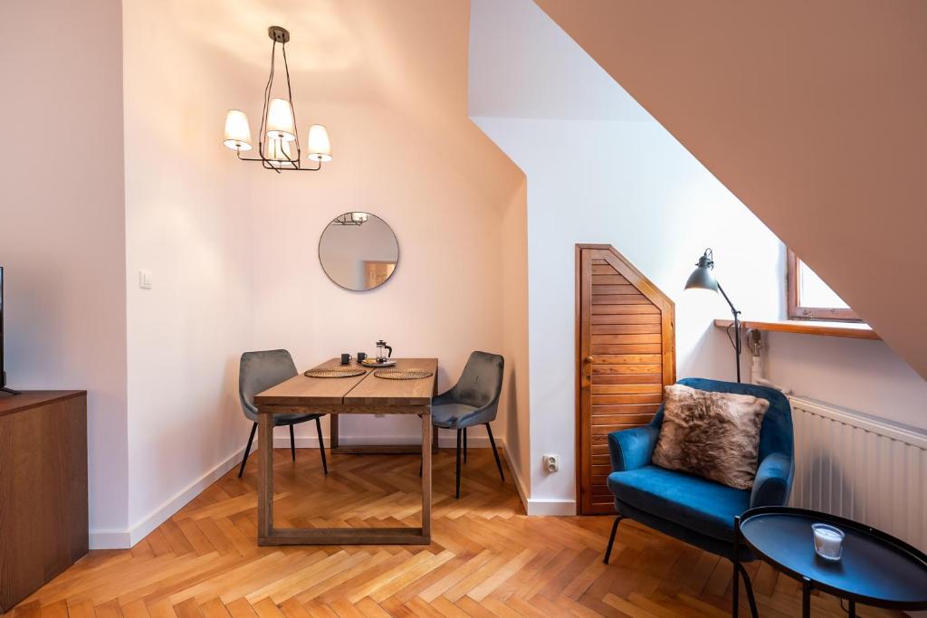 Posedenie v ubytovaní Comfortable Old Town Apartment
