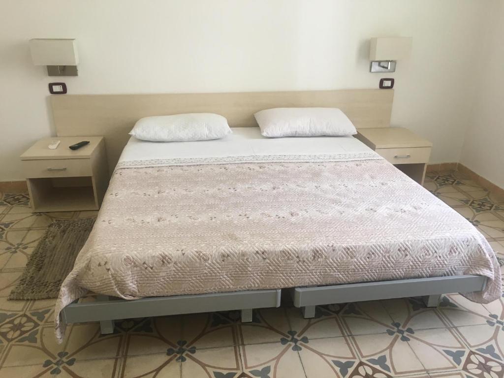 NovoliにあるStelmalu'のベッド1台(2泊用スタンド付)