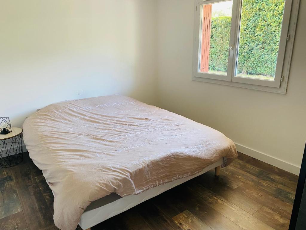 Postel nebo postele na pokoji v ubytování Appartement T3 indépendant, calme à Ustaritz