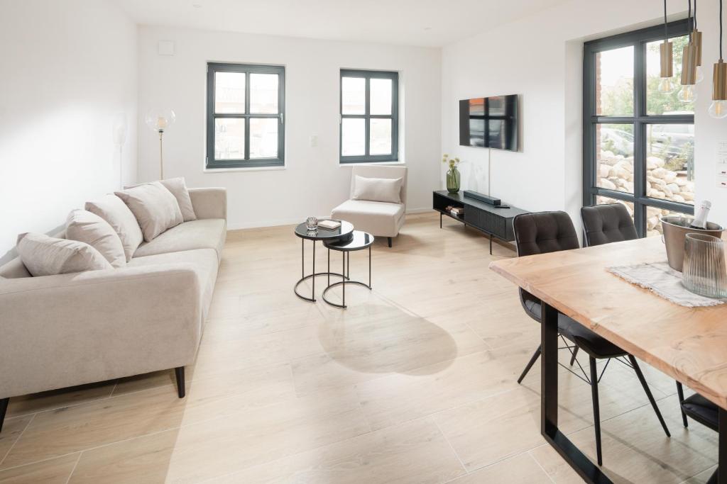 Posezení v ubytování Küsten Suite Süd - seitliche Wasserlage, Terrasse, 70qm