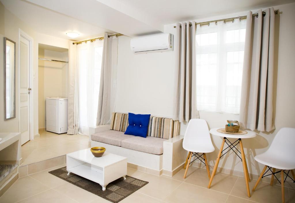 Posezení v ubytování Praxitelis Luxury Apartments