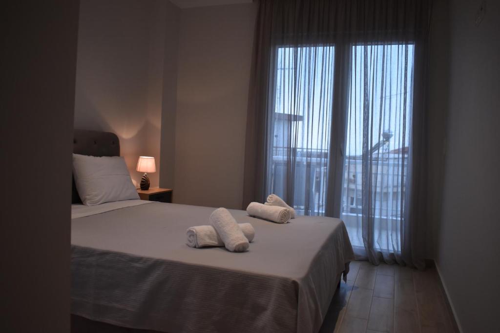 Postel nebo postele na pokoji v ubytování Sea view luxury apartment in Nea Kallikratia.