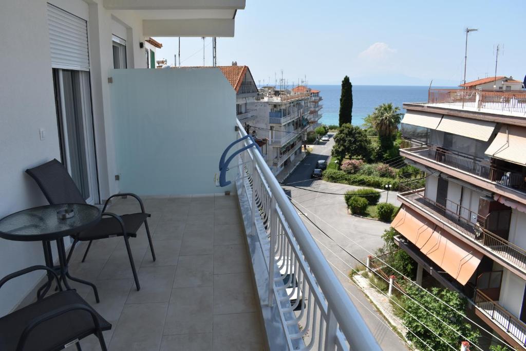 Balkón nebo terasa v ubytování Sea view luxury apartment in Nea Kallikratia.