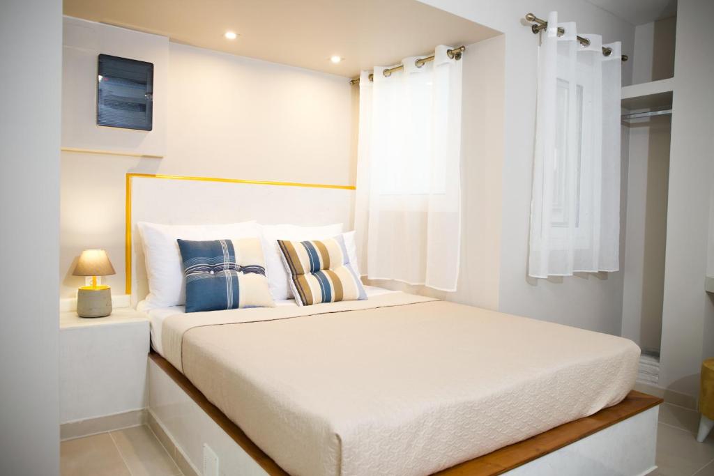 Postel nebo postele na pokoji v ubytování Praxitelis Luxury Apartments