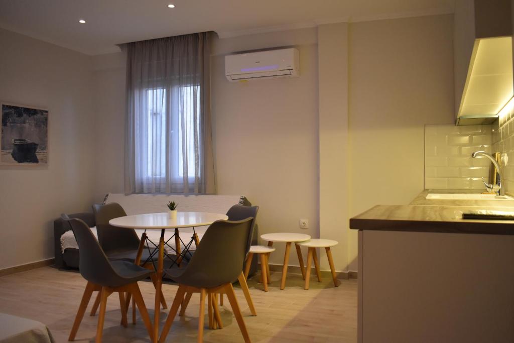 Posezení v ubytování Sea view luxury apartment in Nea Kallikratia.