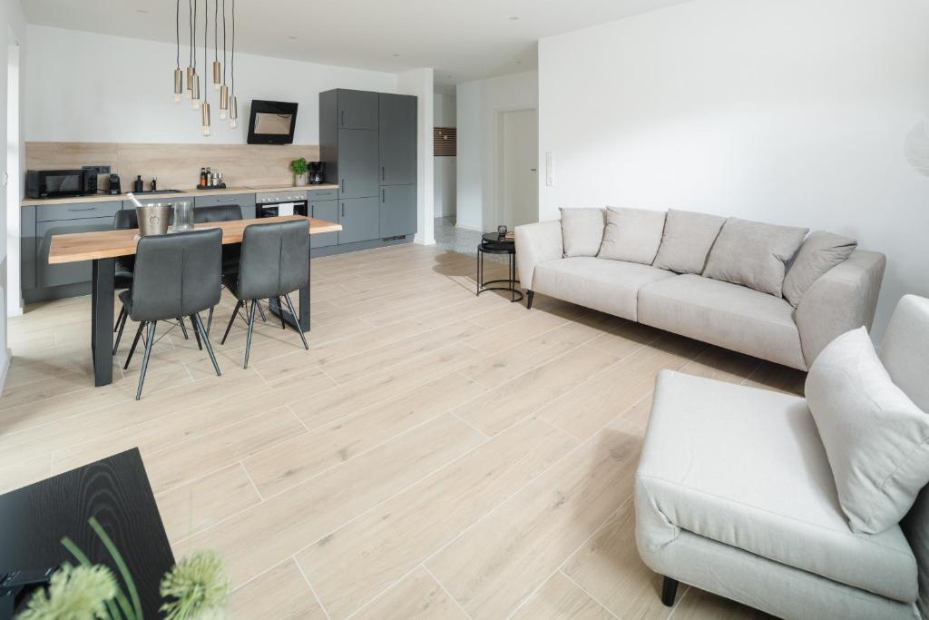 Posezení v ubytování Küsten Suite Süd - seitliche Wasserlage, Terrasse, 70qm