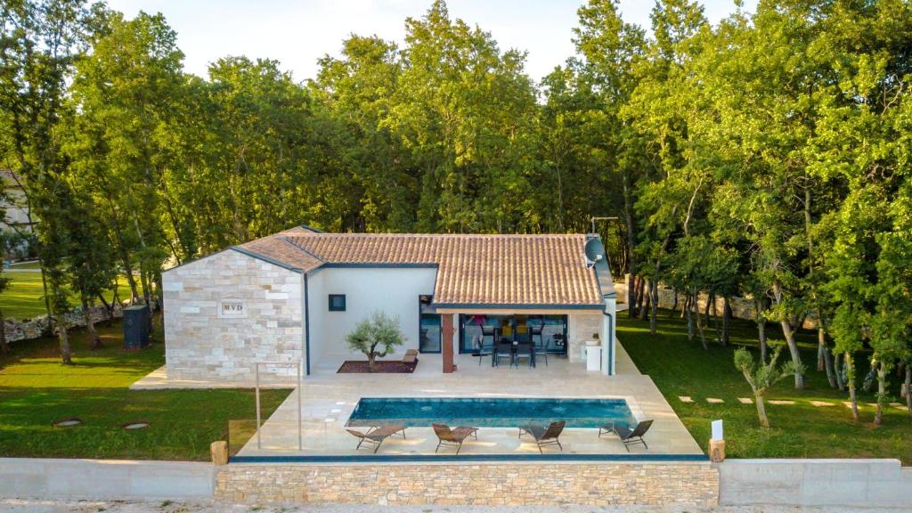 Basen w obiekcie Casa Bosca with heated pool lub w pobliżu