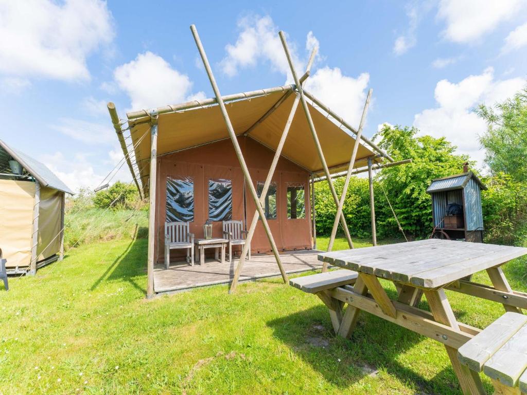 Bij wet Opa Perseus Unique comfortable tent houses on a small holiday park a 5 minute walk from  the sea, Callantsoog – Bijgewerkte prijzen 2023