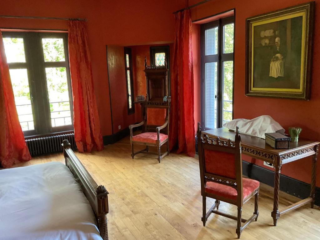 Postel nebo postele na pokoji v ubytování Chateau Tout Y Fault