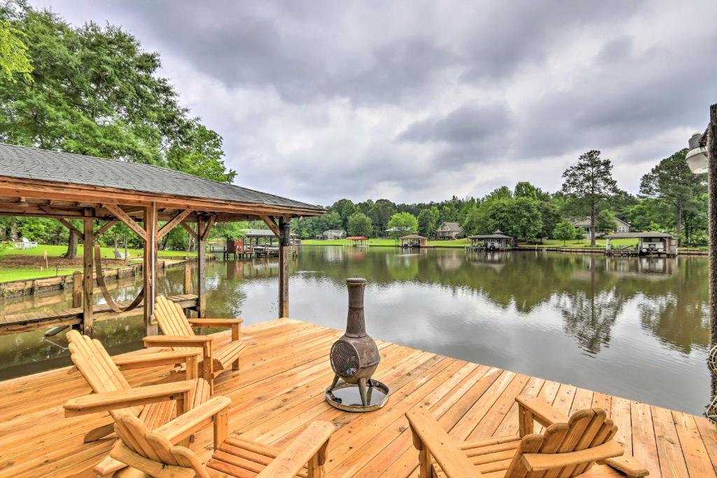 Waterfront Sparta Home with Game Room and Fire Pit!, Sparta (updated