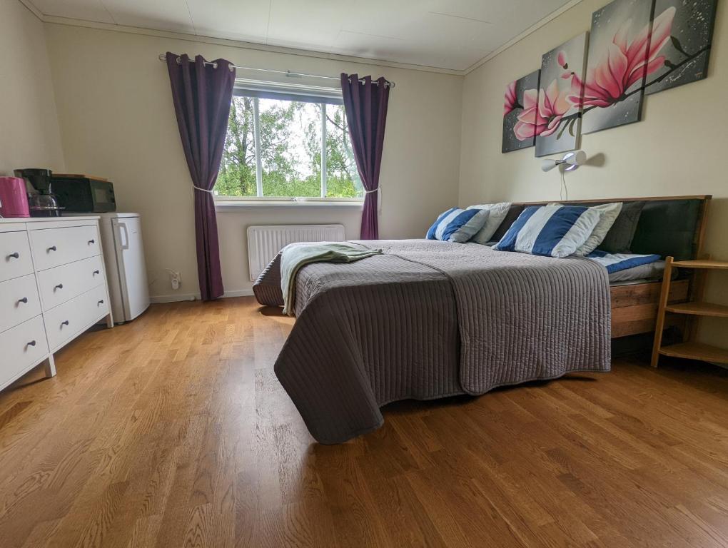 Cozy lakeside room with sauna - Housity