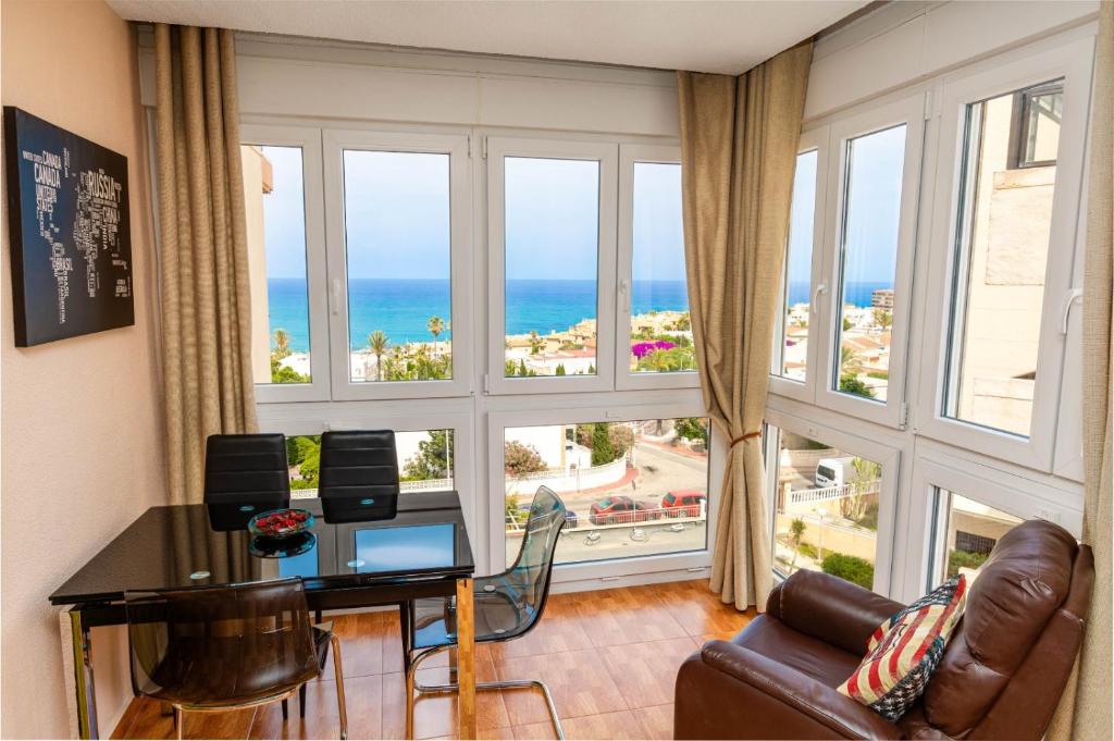 APARTAMENTO CON VISTAS AL MAR Y AL LAGO