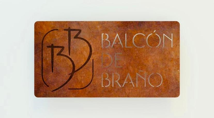 Balcón de Braño في O Freixo: لافته تقول الدين تكون برايجما