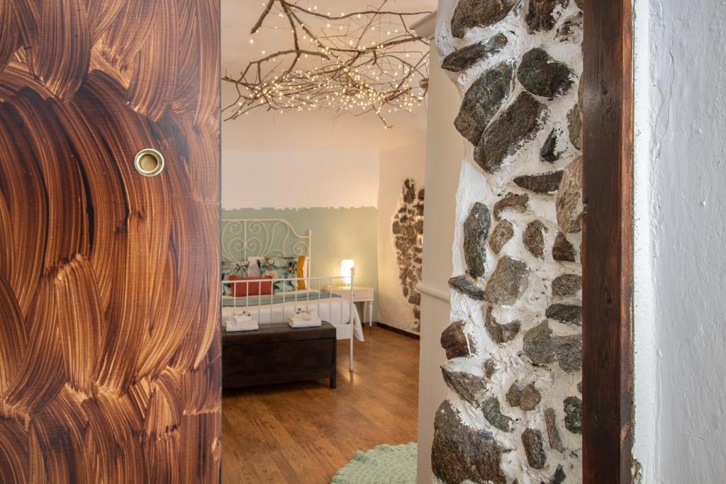 a hallway with a door and a room with a bedroom at B&B 503 di Alessio e Orsola in Caprie