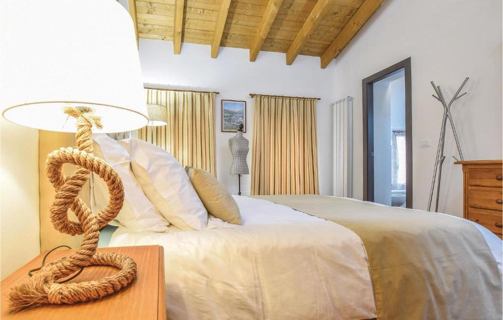A bed or beds in a room at La Casina De Papou