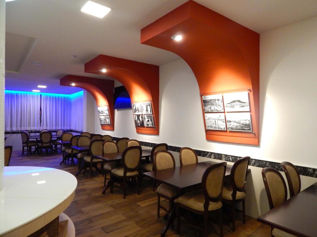  Normandy Hotel