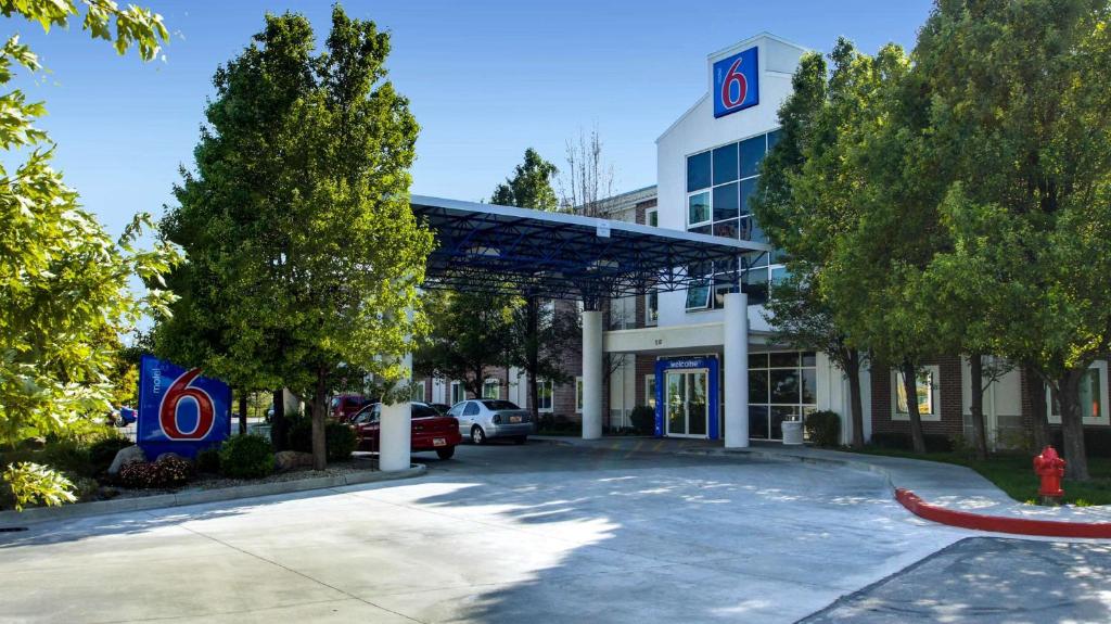 a gas station with a sign in front of it at Motel 6 Lehi, UT - Thanksgiving Point in Lehi
