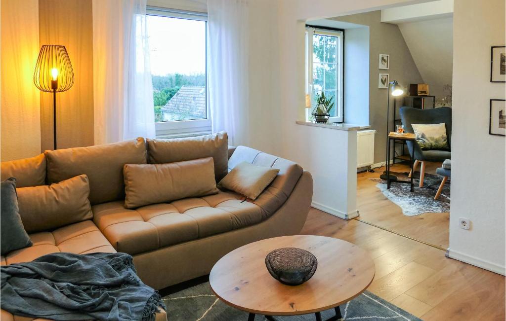 Posezení v ubytování Gorgeous Apartment In Bernburg With Wifi
