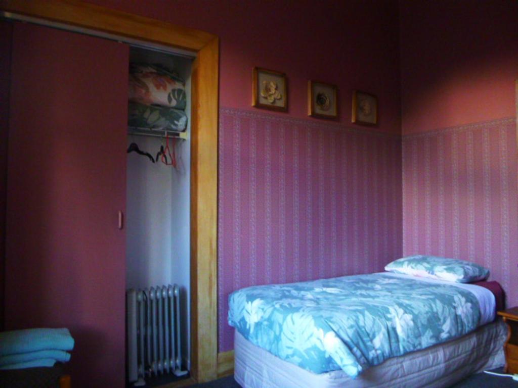 
Standard Twin Room with Shared Bathroom
