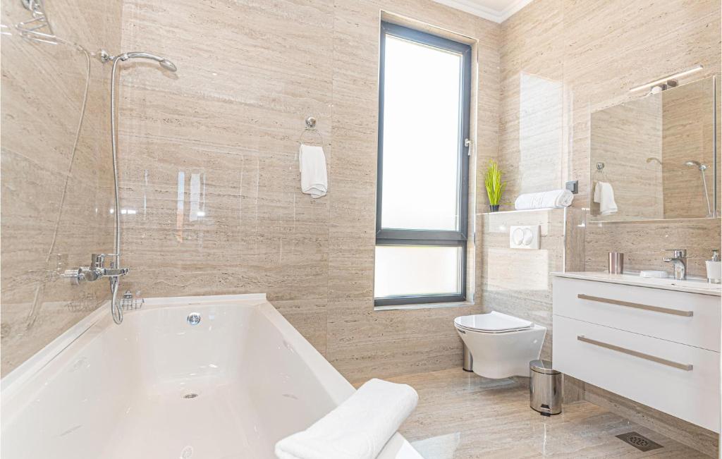 Kúpeľňa v ubytovaní Lovely Apartment In Sibenik With Sauna