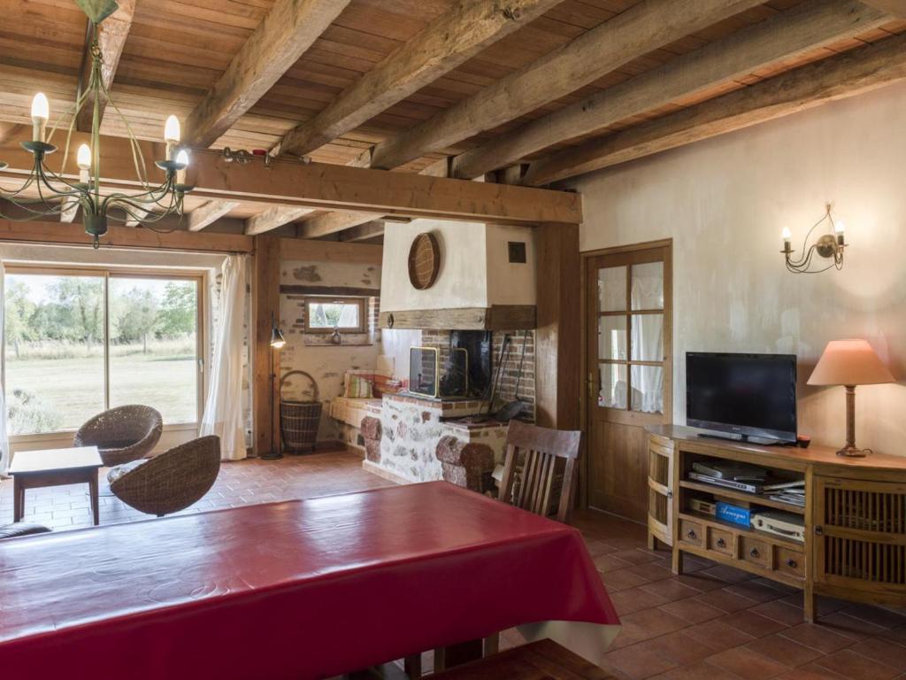 a living room with a dining table and a television at Gîte Audes, 6 pièces, 10 personnes - FR-1-489-119 in Audes