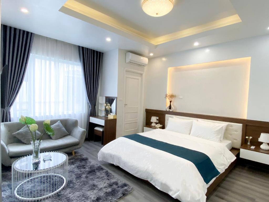Postel nebo postele na pokoji v ubytování Sen Hotel My Dinh Song Da 미딩