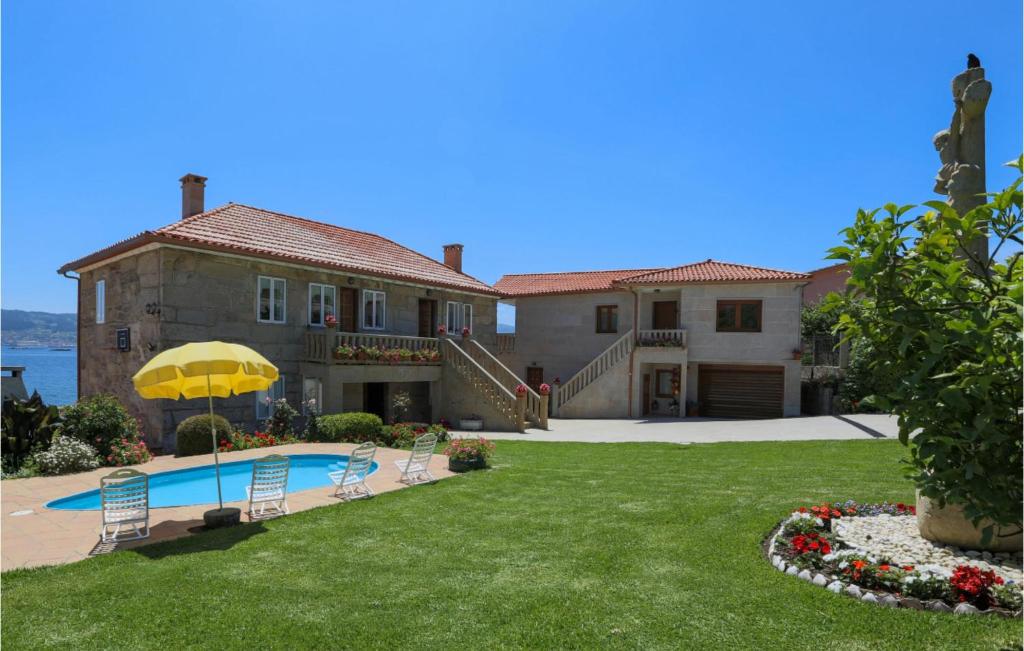 The swimming pool at or close to Nice Home In Raxo With Wifi