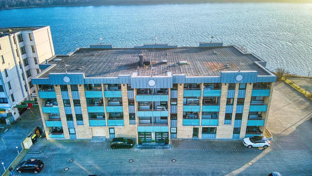 an overhead view of a building next to the water at Dünenhof DB3 042 Dünenhof in Heiligenhafen