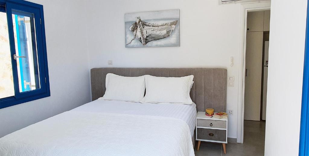 Postel nebo postele na pokoji v ubytování Meraki Beachfront