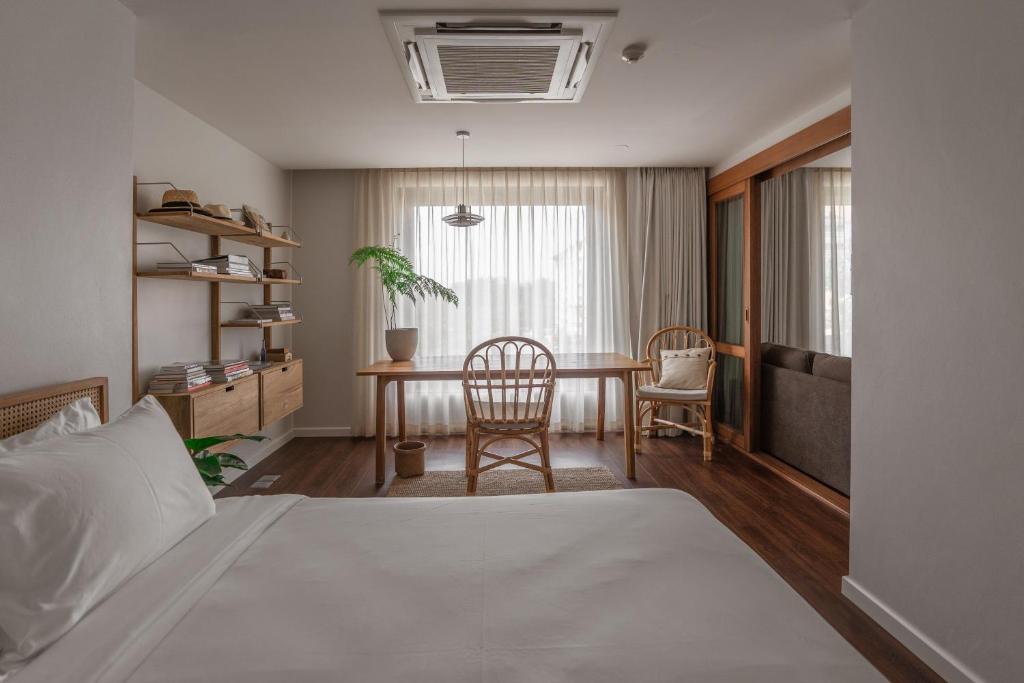 The Earth Hotel - Resim 7