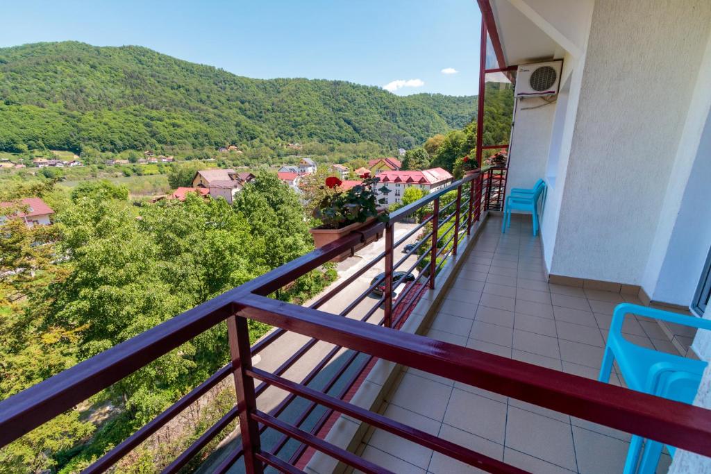 Nespecifikovaný výhled na hory nebo výhled na hory při pohledu z hotelu