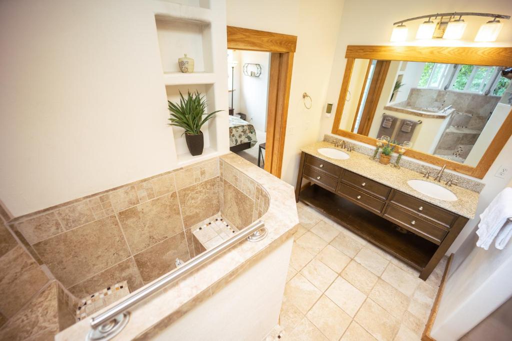 Koupelna v ubytování Hilo Vacation Rental