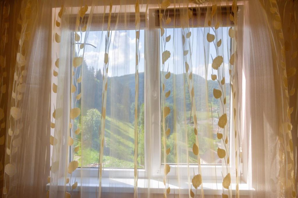 Nespecifikovaný výhled na hory nebo výhled na hory při pohledu z hotelu