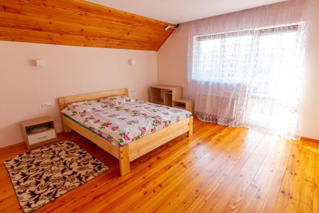 Postel nebo postele na pokoji v ubytování Садиба під Лісом