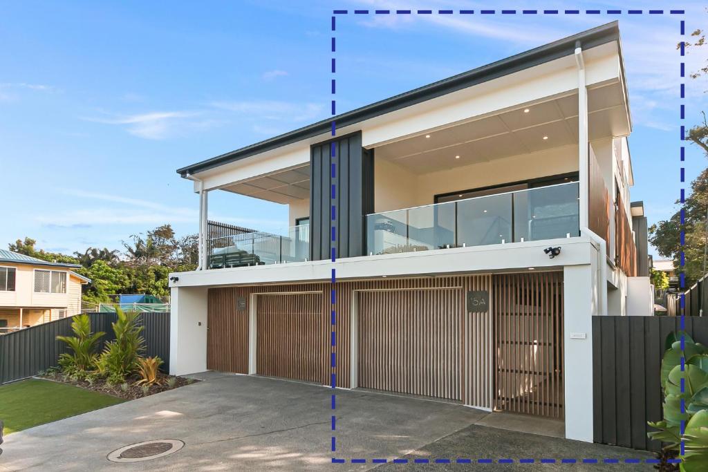 un disegno di una casa con la sua elevazione di Grandview Villa Kingscliff - Oceanview Tri-level Villa by uHoliday a Kingscliff
