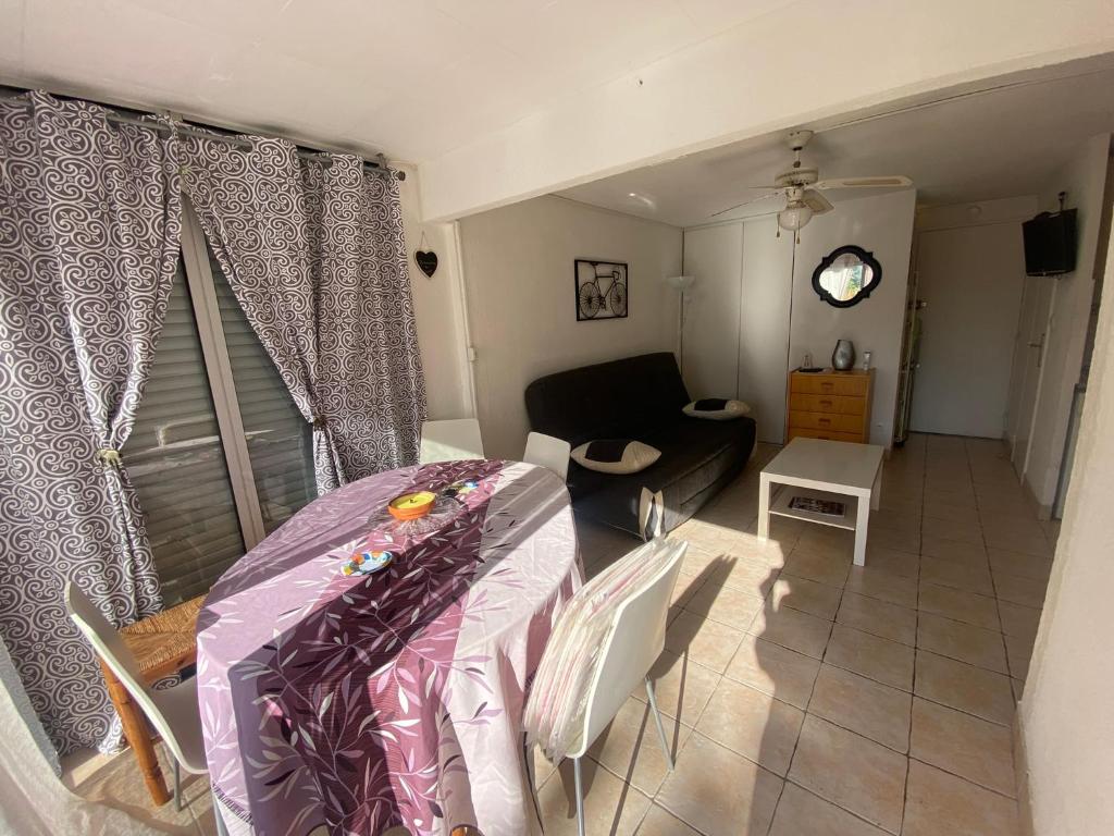 Fotografia z galérie ubytovania SUPERBE APPARTEMENT EN REZ DE JARDIN AVEC PARKING v destinácii Cap d'Agde