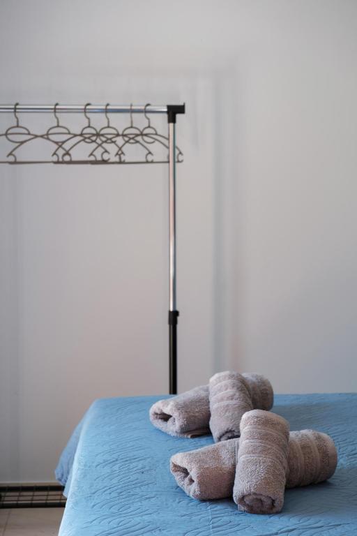 Łóżko lub łóżka w pokoju w obiekcie Mouzakitis Apartments 4