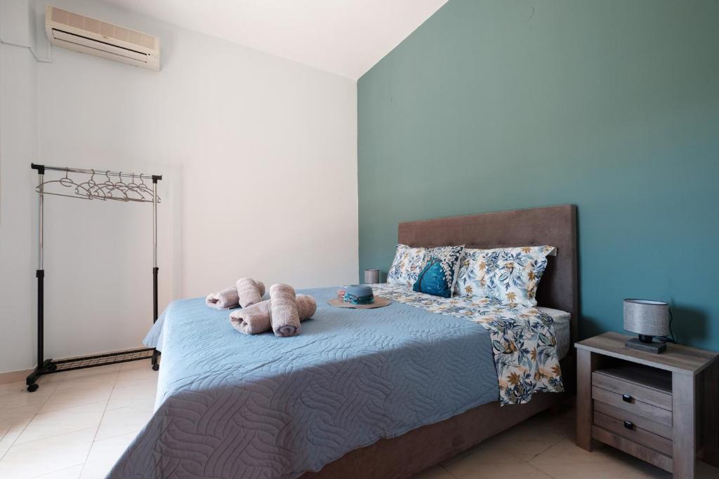 Łóżko lub łóżka w pokoju w obiekcie Mouzakitis Apartments 4