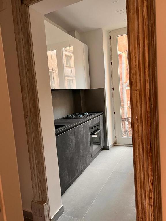 A kitchen or kitchenette at Welcome Catania