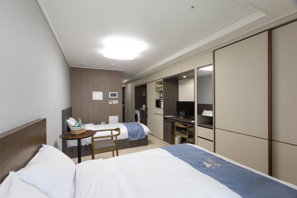 Golden Planet Hotel - Standard Triple Room